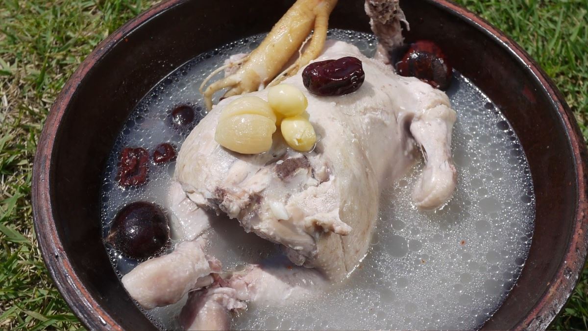 Cách làm gà hầm sâm Hàn Quốc