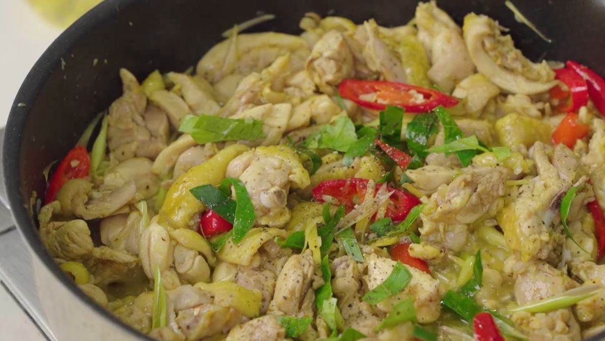 Cách làm gà xào sả ớt miền Bắc