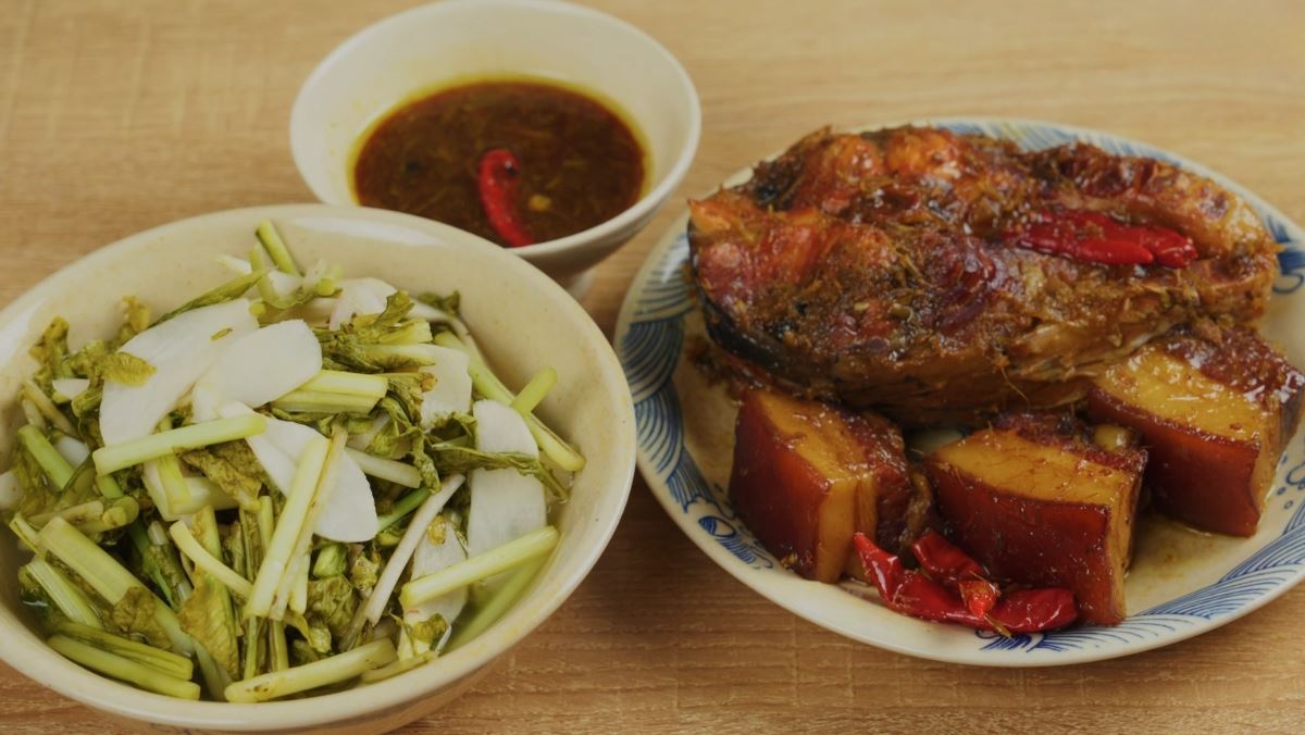 Cách làm cá trắm kho riềng miền Bắc