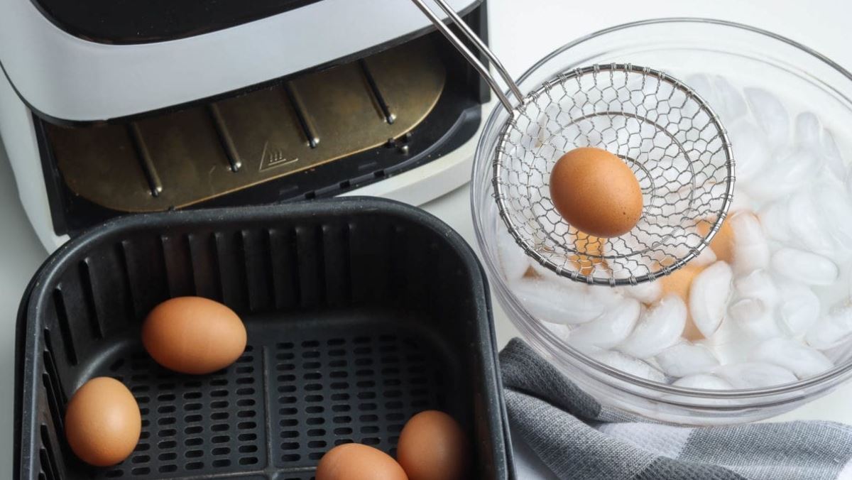 Mẹo luộc trứng bằng nồi chiên không dầu