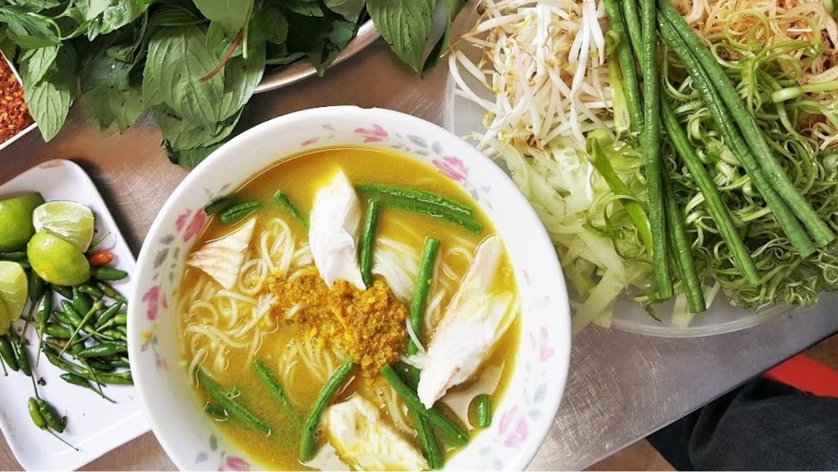 Nấu nước dùng bún num bò chóc