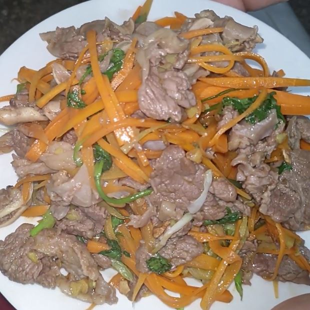 Cách làm món bò xào gừng cho bữa cơm nhanh gọn tại nhà bằng chảo chống dính