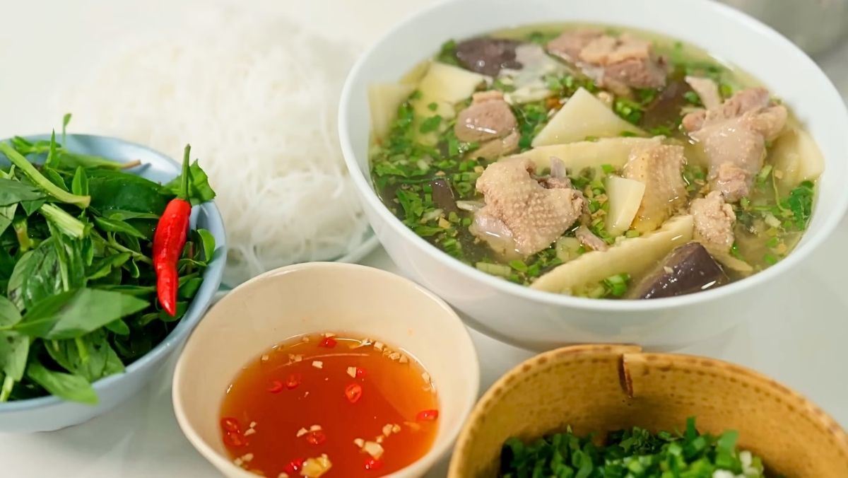 Vịt nấu măng chua