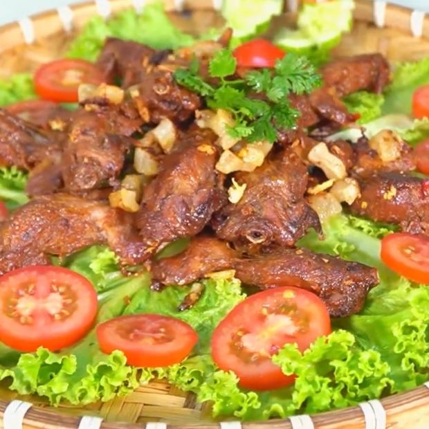 2 cách làm chuột chiên nước mắm, chuột chiên sả ớt đậm vị bằng chảo Elmich