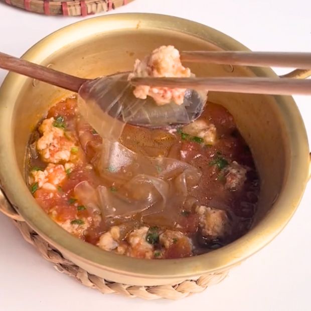 Cách nấu miến dong sợi to với tôm tươi và thịt bò siêu dễ