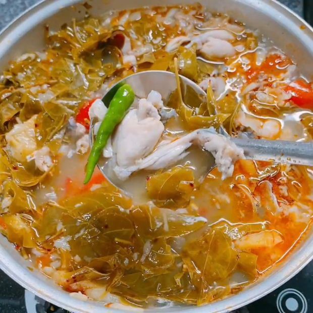 Lẩu ếch chua cay