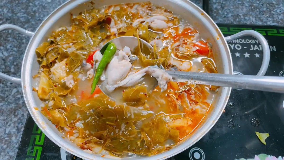 Lẩu ếch chua cay