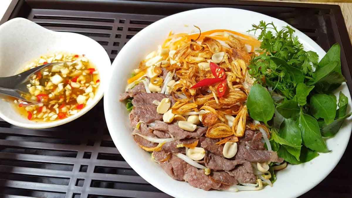 Bún bò trộn