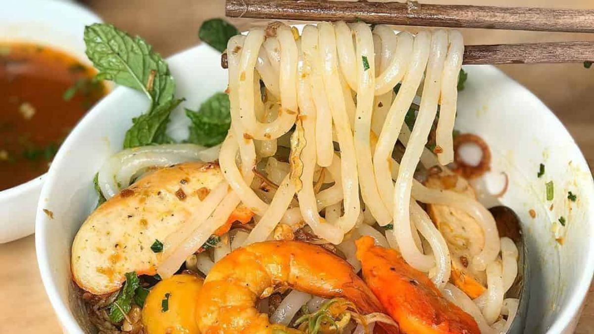 Cách làm bánh canh trộn khô ăn là ghiền bằng chảo chống dính