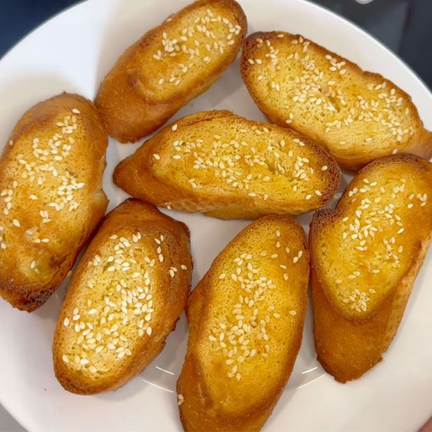 bánh mì nướng bơ sữa