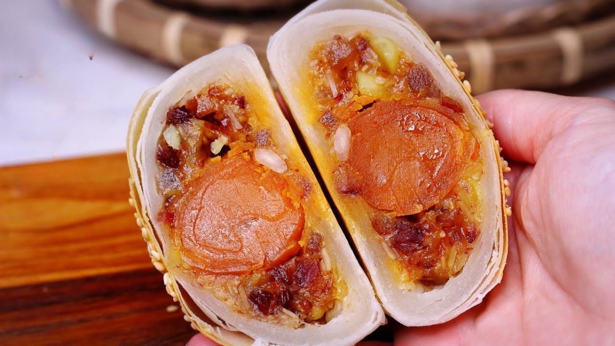 Bánh pía thịt lạp