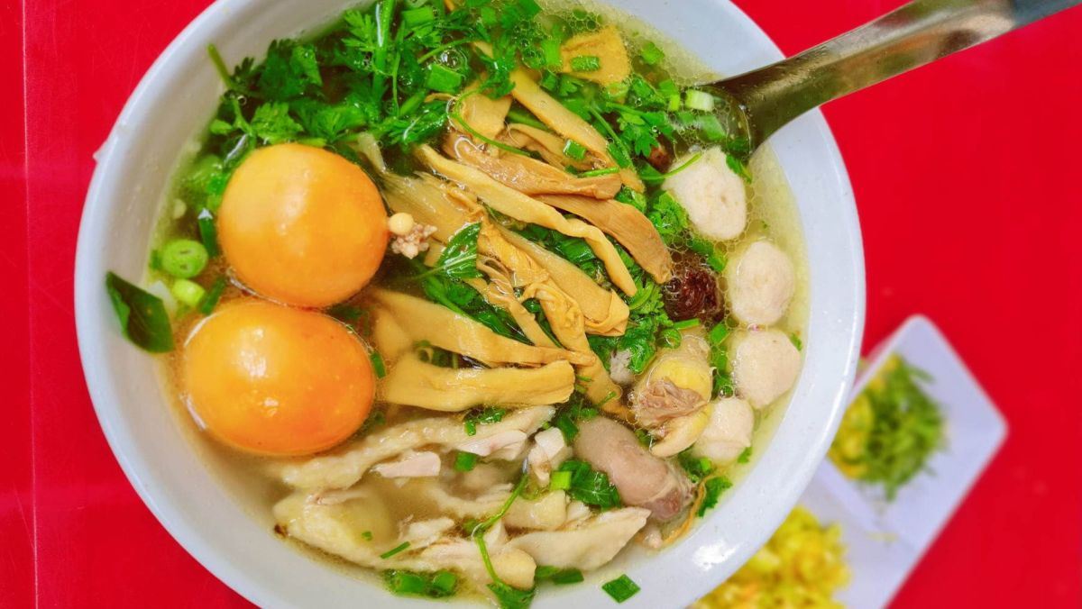 Bún gà măng mọc