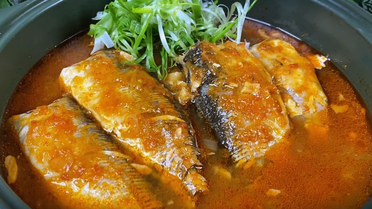 cá mòi kho rục xương