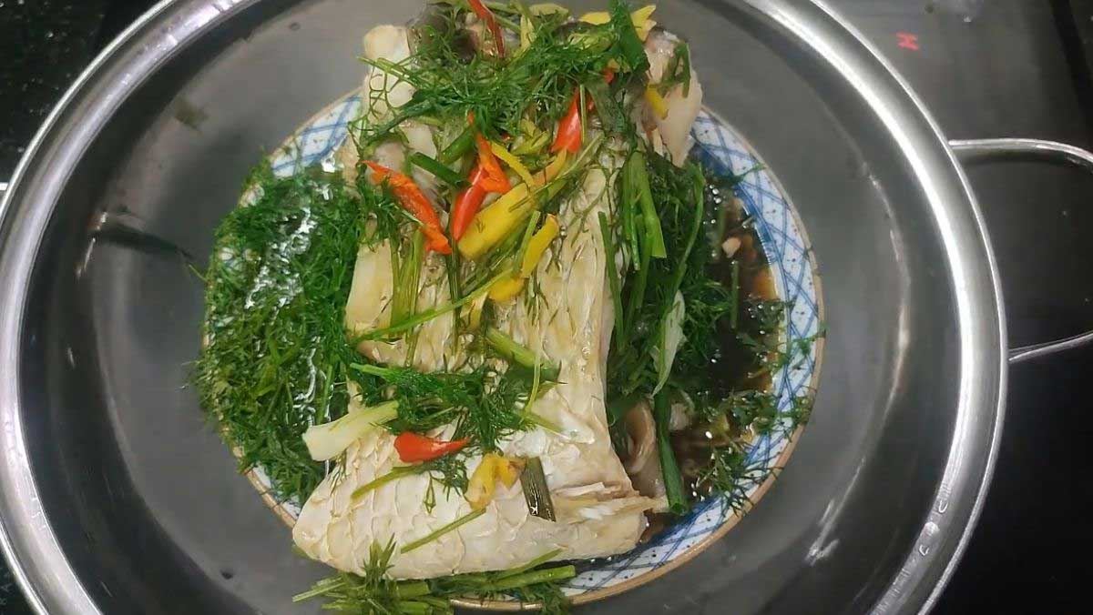 Cách làm cá trắm hấp xì dầu với bí quyết đánh bay mùi tanh, ngon chuẩn vị!