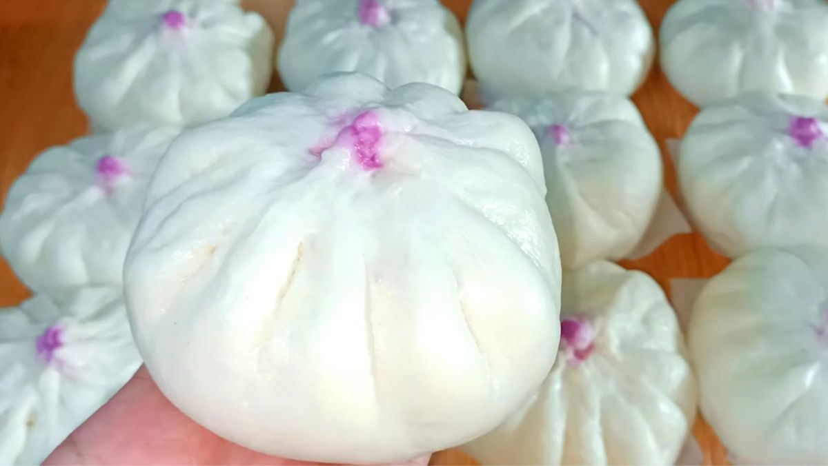 Cách làm bánh bao nhân trứng muối mềm xốp, trắng mịn ngay lần đầu