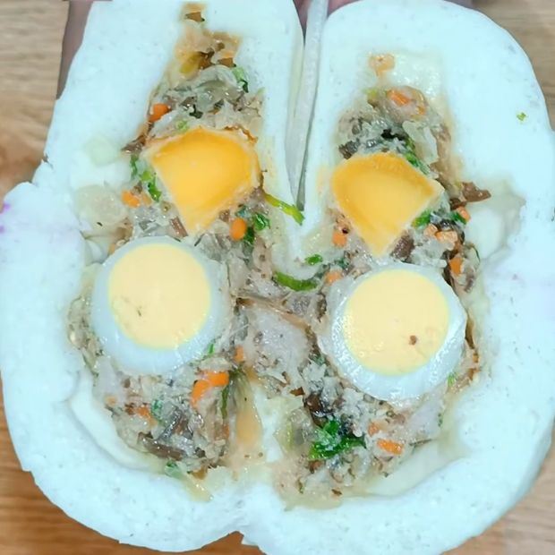 Bánh bao nhân trứng muối