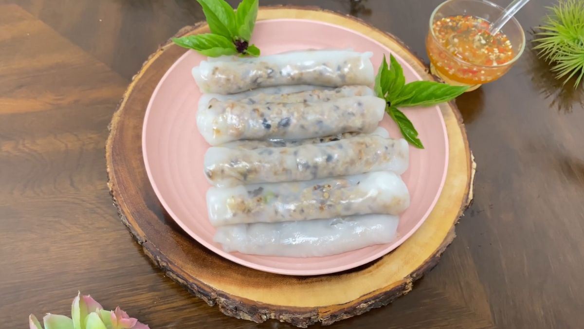 Bánh cuốn bằng bột gạo