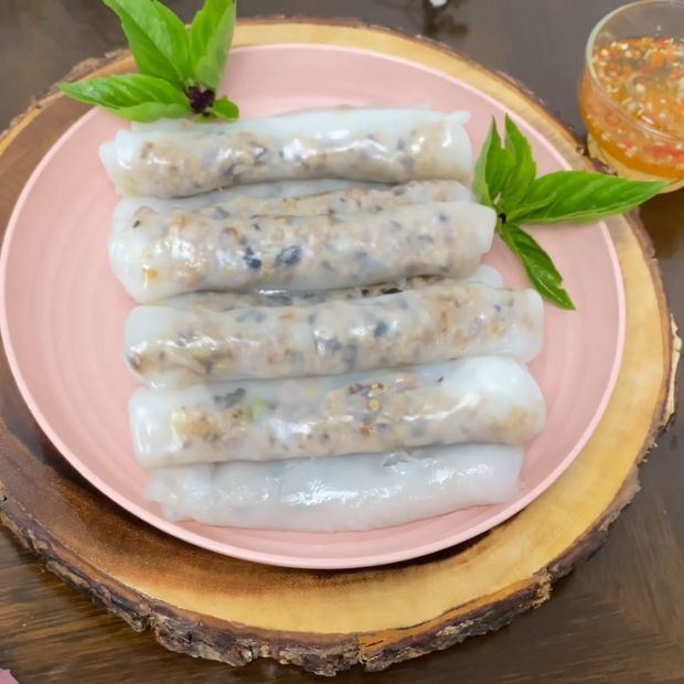 Bánh cuốn bằng bột gạo