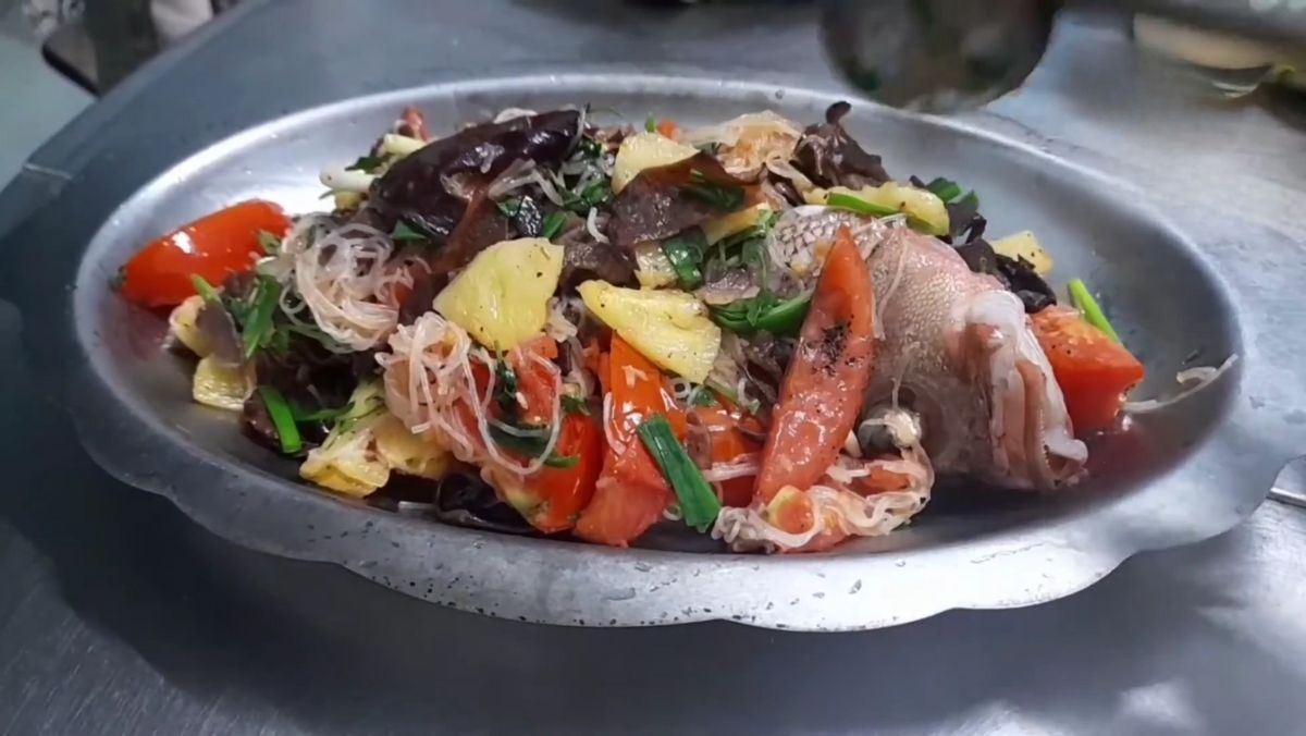 Cá mú hấp cuốn bánh tráng