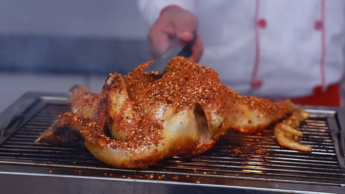 Gà nướng muối ớt bằng than