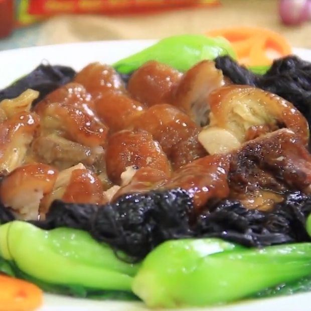 Giò heo hầm tóc tiên