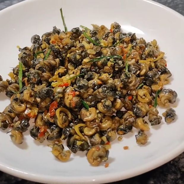 Cách làm ốc vặn xào sả ớt lá chanh giòn thơm hấp dẫn ăn là ghiền