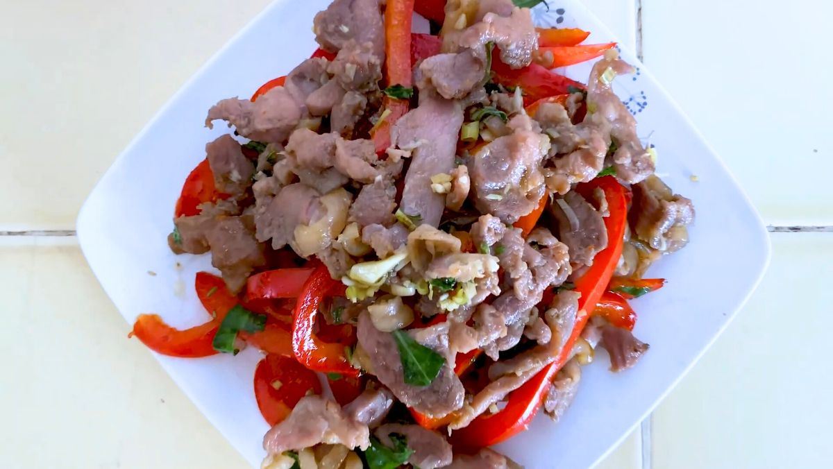 Thịt đà điểu xào sả ớt