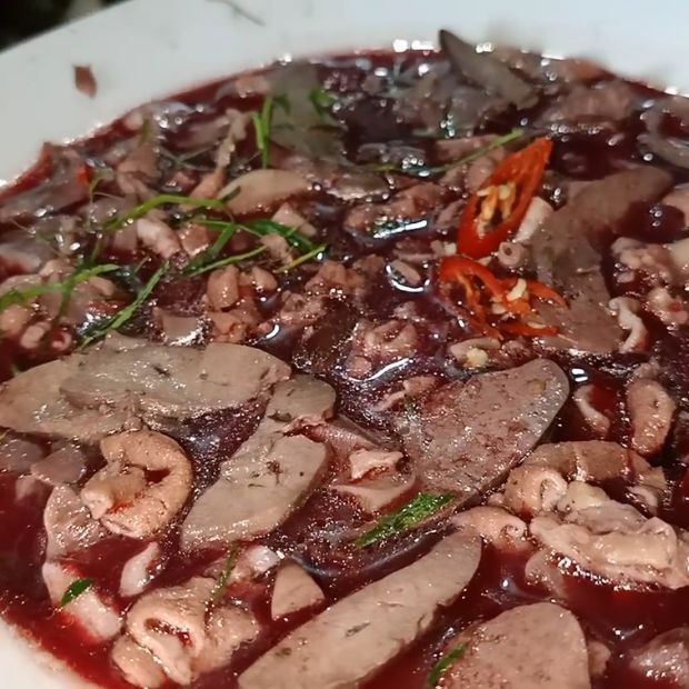 Cách làm tiết canh gà dân dã mà hấp dẫn cực bén mồi bằng bộ dao cao cấp