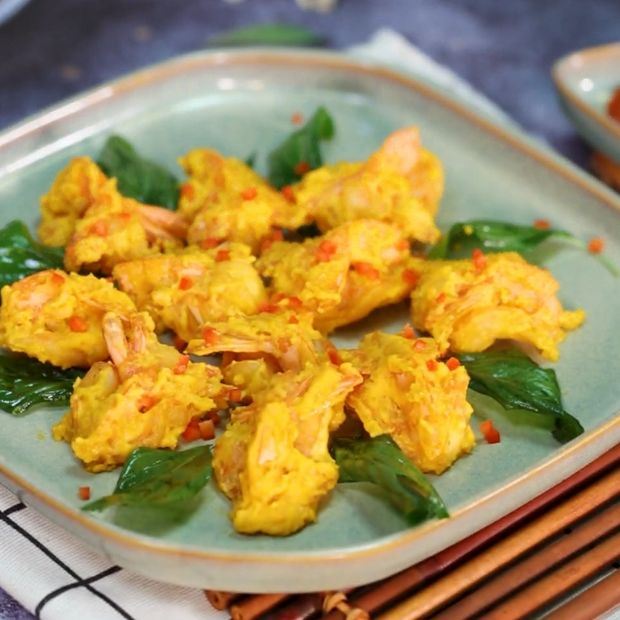 Cách làm tôm chiên trứng muối giòn rụm béo ngậy thơm lừng