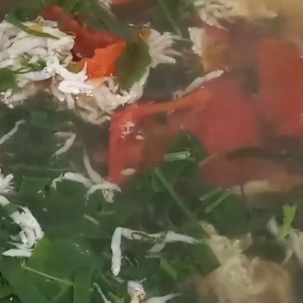 Cách nấu canh lá lằng với cá mờm sữa thanh mát bổ dưỡng bằng nồi inox