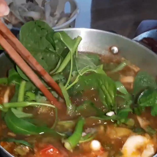 Cách nấu lẩu Thái bằng gói gia vị chua cay làm sẵn siêu đơn giản