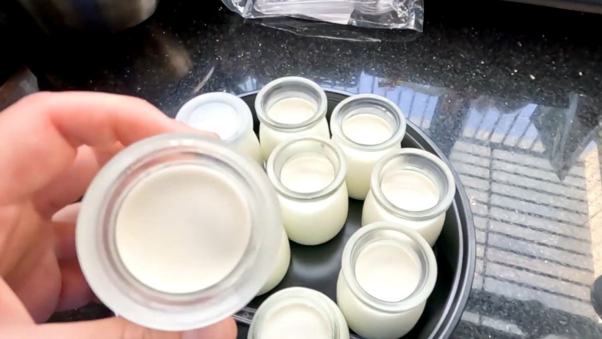 Ủ sữa chua bằng thùng đá