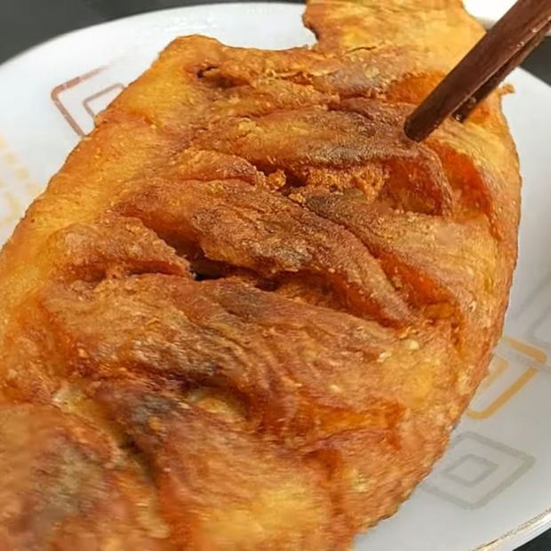 Cách ướp cá chiên giòn rụm như da heo quay mà bên trong vẫn mọng nước