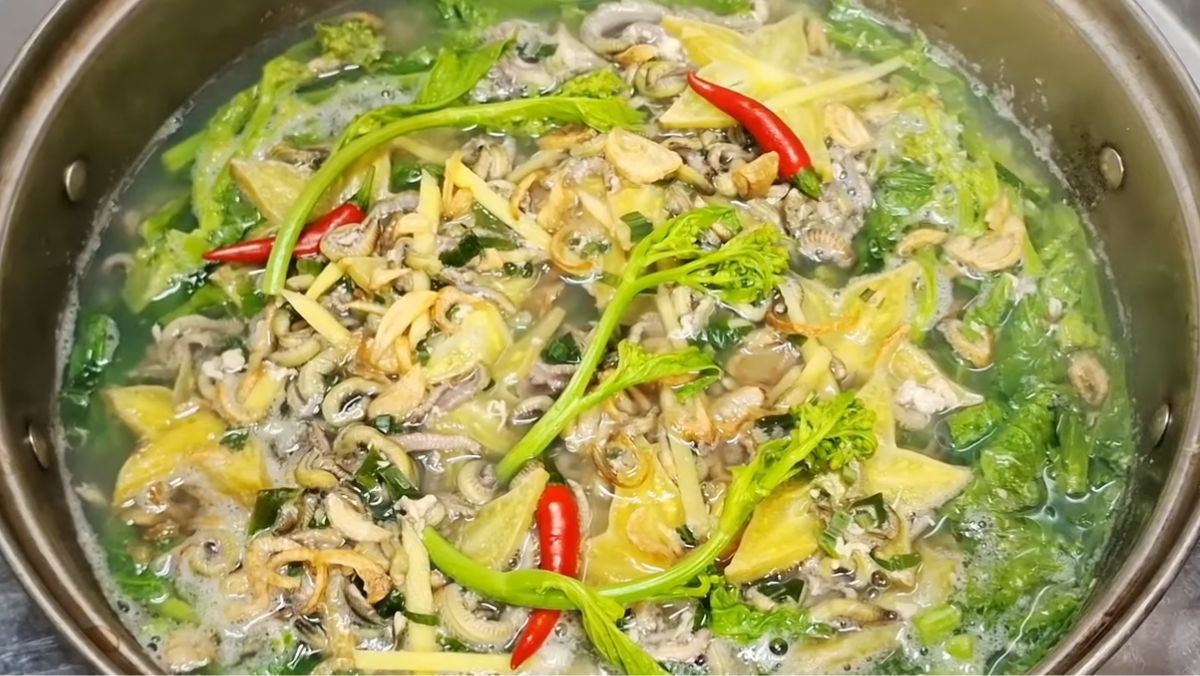 canh rươi nấu khế chua