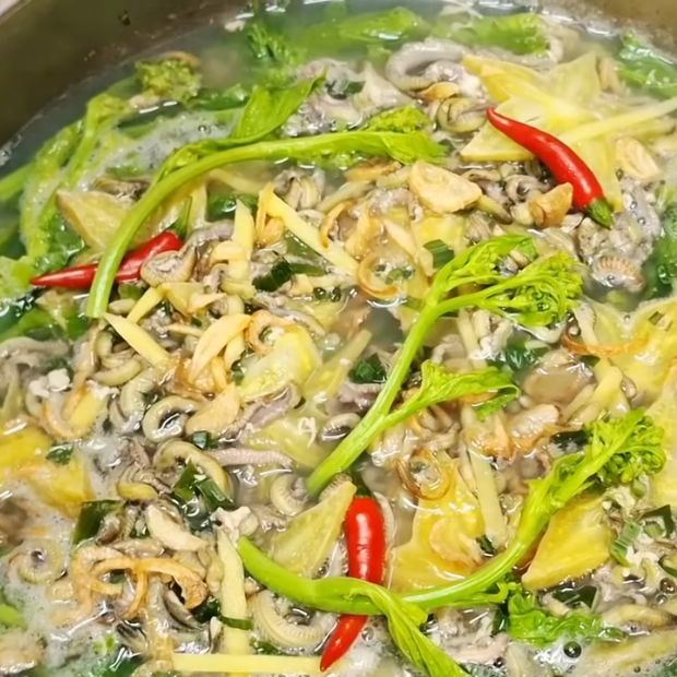 canh rươi nấu khế chua