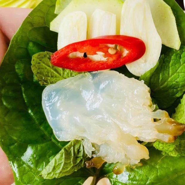 Cách chế biến chân sứa biển chấm mắm ruốc tươi mát bằng bộ dụng cụ đơn giản