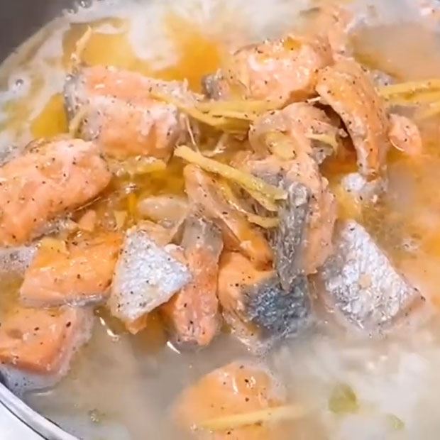 cháo cá hồi không tanh
