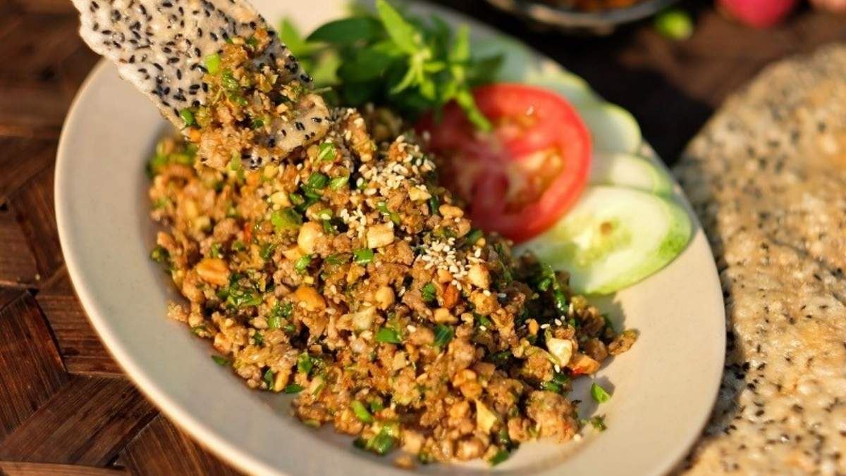 Chim câu xúc bánh đa