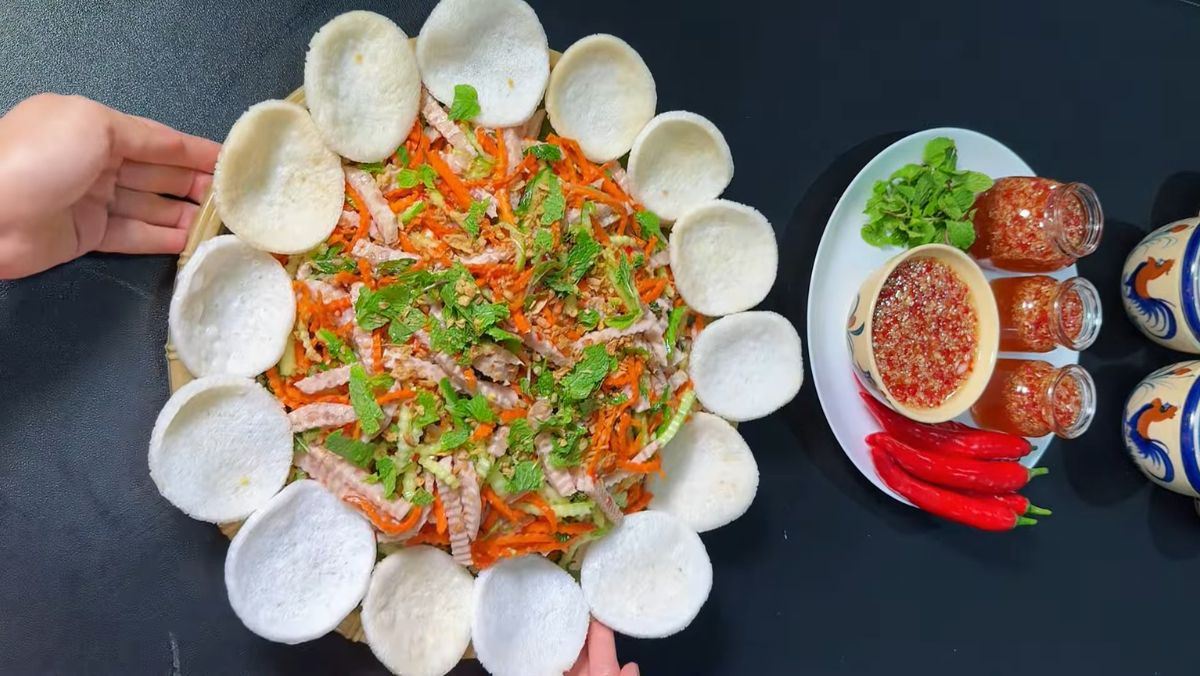 Gỏi chả lụa