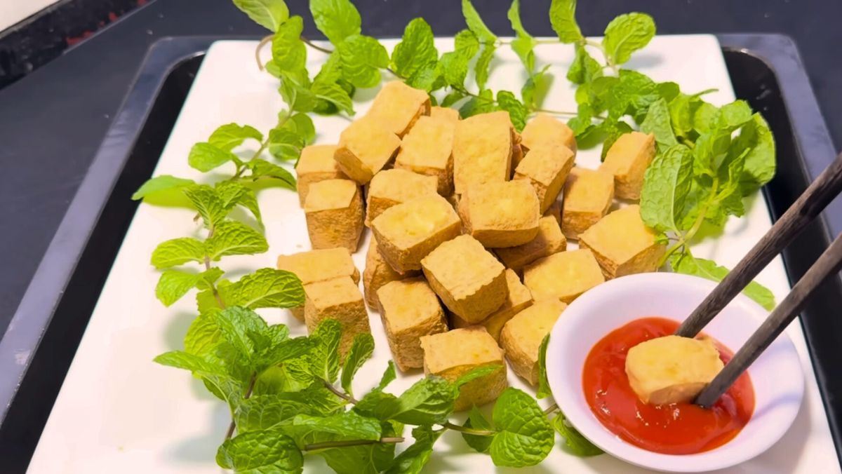 Bí quyết làm đậu rán giòn phồng xốp với giấm bằng chảo chiên ngập dầu