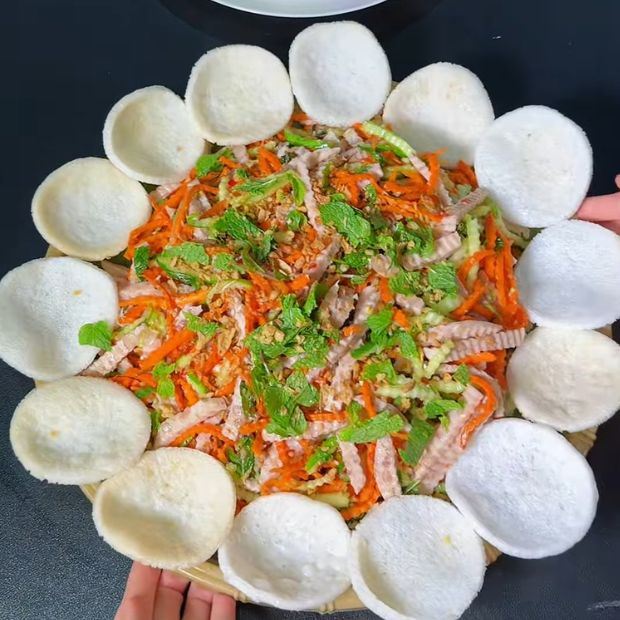 Gỏi chả lụa