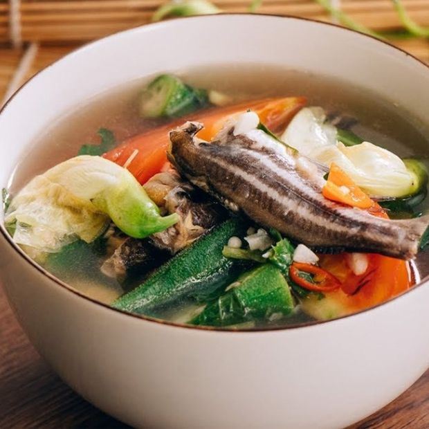 2 cách làm cá bống nấu canh chua không tanh bằng nồi thuỷ tinh