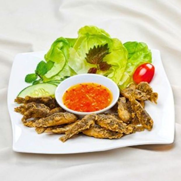 Cách làm cá rô bí chiên giòn chấm nước mắm chua ngọt bằng chảo inox