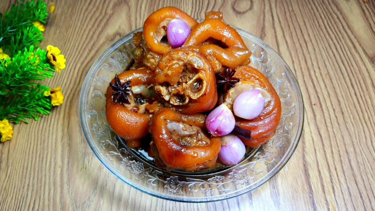 giò heo kho nước tương