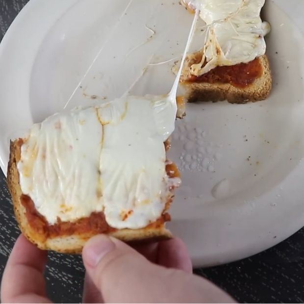 Cách làm phô mai kéo sợi đơn giản tại nhà từ 3 nguyên liệu cơ bản