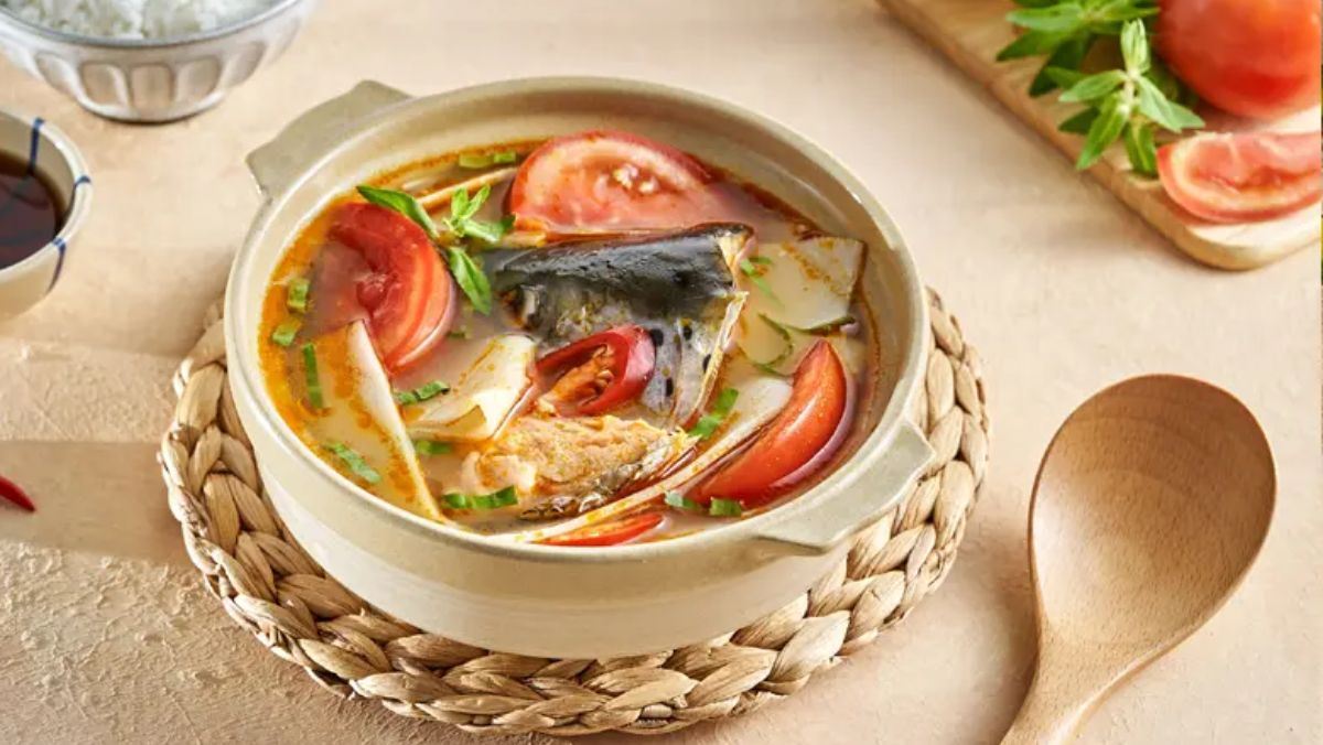Canh đầu cá hồi nấu dứa