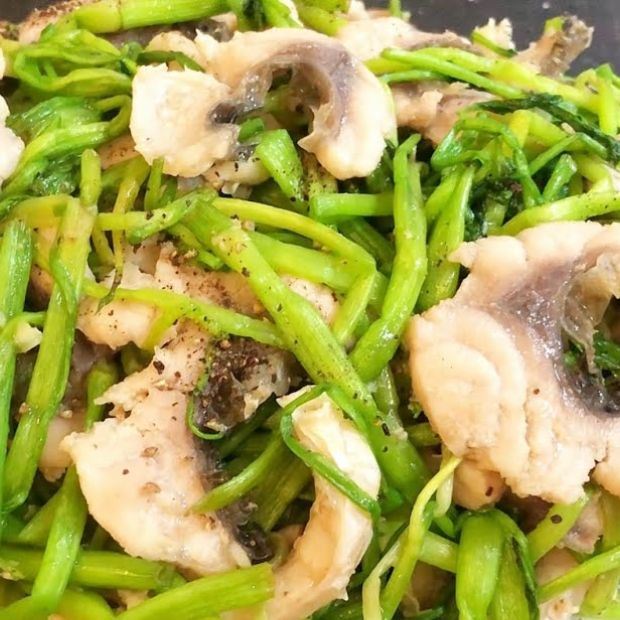 Cách làm cá chép giòn xào rau cần thơm ngon bằng chảo inox chống dính