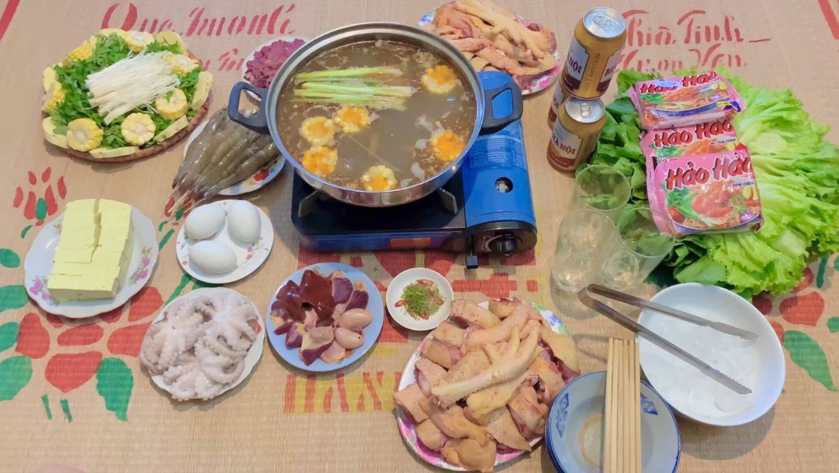 Lẩu gà thập cẩm