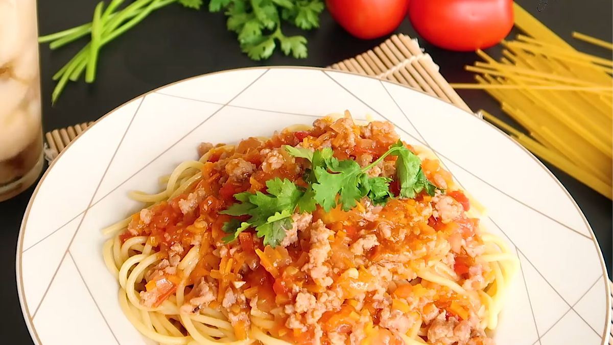 Cách nấu mì spaghetti sốt thịt bằm theo khẩu vị người Việt Nam cực đơn giản