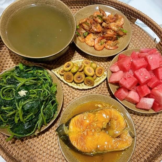 Mâm cơm ngày hè